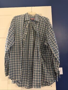 Vineyard Vines Blue and White Plaid Button-Up Shirt